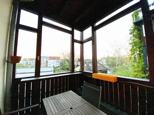 Musterfoto - Balkon - * 4 Zimmer * Stuck * Wohnküche * Balkon * teilw. Parkett * GästeWC *