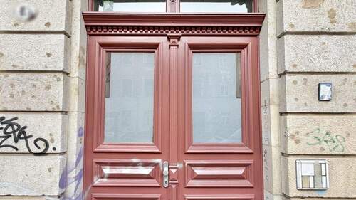 Hauseingang - Etagenwohnung mit 51,80 m&sup2; in Dresden zum Kaufen