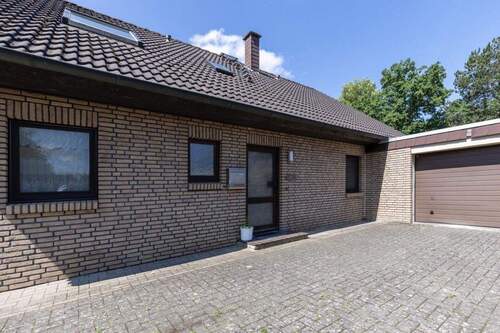 Ansicht_Eingang - 7 Zimmer Einfamilienhaus zum Kaufen in Emtinghausen