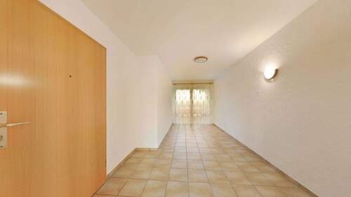 598 - Foyer - 6 Zimmer Etagenwohnung in Metzingen