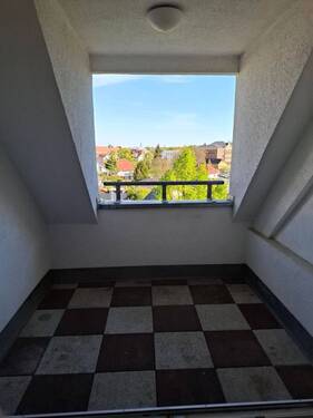 Ausblick Loggia - Über den Dächern - offene Dachgeschosswohnung mit 2 Zimmern, Loggia und Dachboden