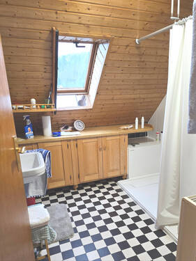 Badezimmer im DG - 6 Zimmer Einfamilienhaus in Blieskastel