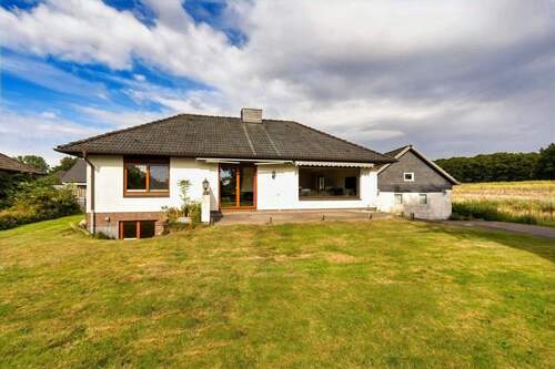 Außenansicht - Freistehendes Einfamilienhaus - Ankommen in Feld- und Waldrandlage - Ruhe, Natur und viel Potenzial