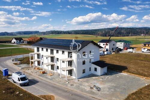 Titelbild - 9-Parteien-Neubau im KfW 40 QNG Standard mit maximalem Steuervorteil