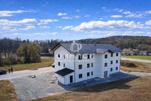 Außenansicht 2 - 2 Zimmer Mehrfamilienhaus, Wohnhaus in Kirchroth / Aufroth