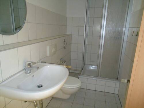 Gäste-WC, Dusche - 4 Zimmer Etagenwohnung in Elsdorf-Westermühlen
