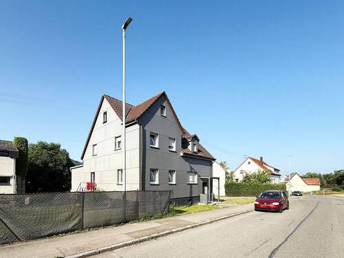 Gebäudenansicht - 6 Zimmer Mehrfamilienhaus, Wohnhaus zum Kaufen in Spaichingen