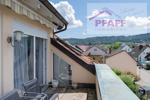 11 - Zuhause ankommen in Worblingen! Vermietete 3 Zi.-Whg. im DG mit Balkon, Küche und 3 Stellplätzen