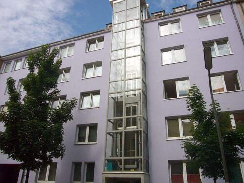 Haus - Gepflegte 3-Zimmer-Wohnung mit Balkon in Milbertshofen