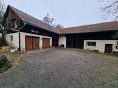 Garagen, Schuppen - Großes Grundstück mit renovierungsbedürftigem Wohnhaus, Stall und Garagen