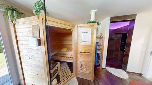 Wellnessbereich mit eigener Sauna - 