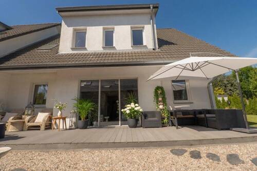 Sonnige Terrasse am Haus - 4 Zimmer Doppelhaushälfte zum Kaufen in Elmenhorst-Lichtenhagen