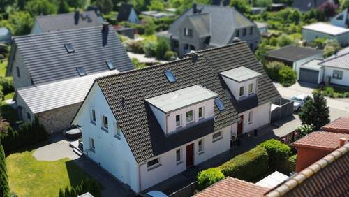 Luftaufnahme des Einfamilienhauses - Doppelhaushälfte mit 146,00 m&sup2; in Elmenhorst-Lichtenhagen zum Kaufen