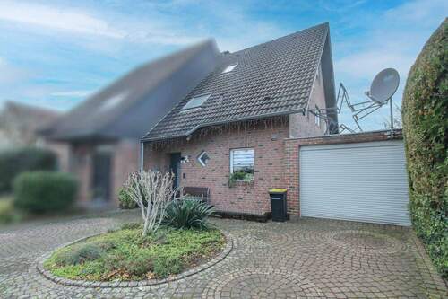 Außenansicht - Charmante Doppelhaushälfte mit zwei separaten Wohneinheiten in ruhiger Spielstraßenlage von Baumberg