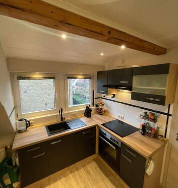 Einbauküche - Bildhübsche 3-Zimmer-DG Wohnung in Sennfeld