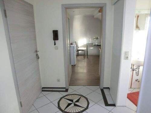 Flur - 3 Zimmer Etagenwohnung zur Miete in Sennfeld