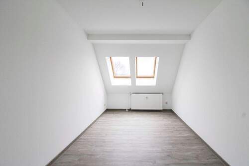 Schlafzimmer mit Fenster - Etagenwohnung mit 65,60 m&sup2; in Berlin zum Kaufen