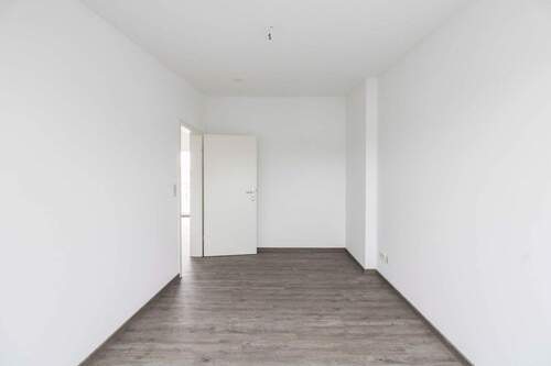 Schlafzimmer mit Tür - 