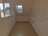 Küchenzeile mit Thresen - 4 Zimmer Etagenwohnung zur Miete in Meißen