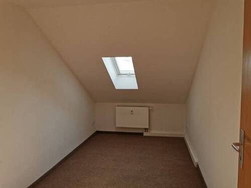 Schlafzimmer - mit Laminat ausgestattet - 