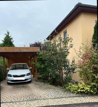 Carport - 4 Zimmer Doppelhaushälfte in Weinböhla