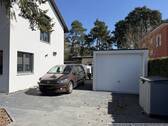 Parkplatz und Garage - 