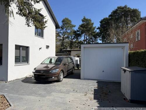 Parkplatz und Garage - 