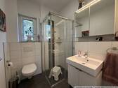 Gäste-WC mit Dusche im EG - 