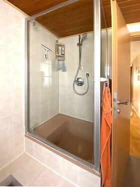 27_DG_Duschbad_7_ret.JPG - 