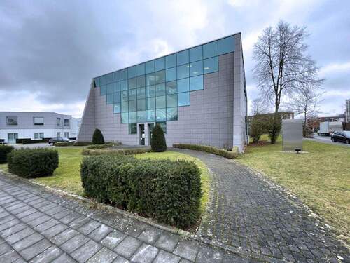 Gebäude Vorderansicht - Modernes Bürogebäude in Neuss - 25.245,00 EUR Kaltmiete,