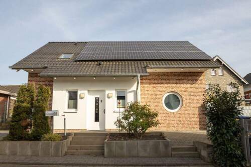 Frontansicht - 5 Zimmer Einfamilienhaus zum Kaufen in Jüchen