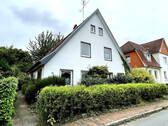 Frontseite mit Hauszugang - Familienfreundliches Einfamilienhaus in Glückstadt