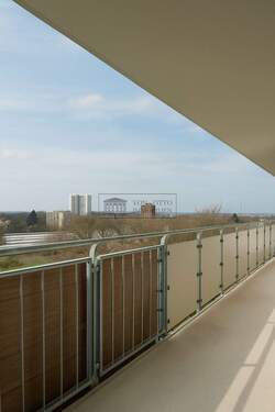 Herrlicher Weitblick vom Balkon - Modern, hell und bezugsfrei - 2-Zimmer-Wohntraum mit Weitblick
