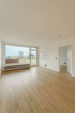 Lichtdurchflutetes Wohnzimmer - 2 Zimmer Etagenwohnung zum Kaufen in Reinbek