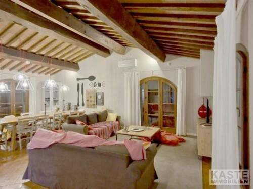 Wohnbereich - Mehrfamilienhaus, Wohnhaus mit 981,00 m&sup2; in Lajatico zum Kaufen