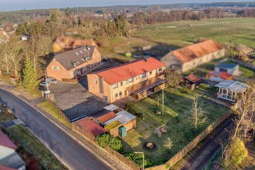 Außenansicht I - MFH mit 16 Einheiten und Top-Potenzial zur flexiblen Nutzung in Feldrandlage