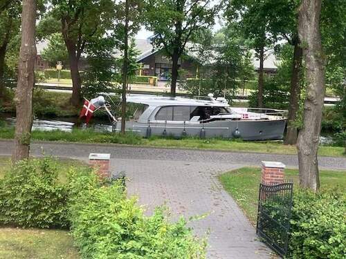 Blick auf vorbeifahrende Yacht - 