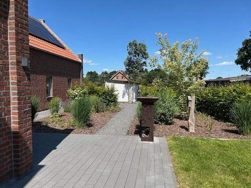 Garten mit Geräteschuppen - 