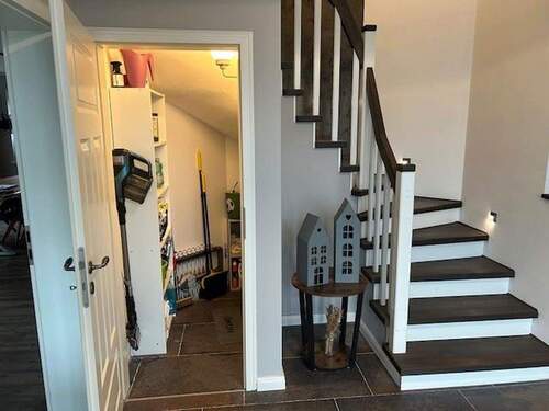 Abstellraum unter Flurtreppe - 