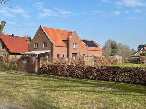 Seitliche Frontansicht Kanal - Einfamilienhaus mit 280,00 m&sup2; in Barßel zum Kaufen