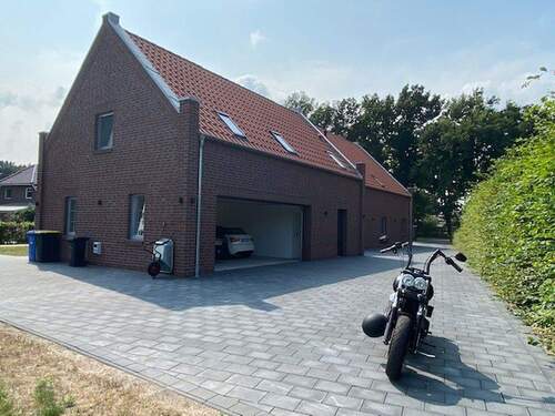 Rückansicht auf Einfahrt - 