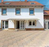 ~~ WOHNHAUS IN RUHIGER LAGE MIT GARTEN, CARPORT UND AUSBAURESERVE ~~ - Waldhambach
