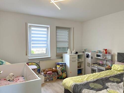 Arbeits- oder Kinderzimmer - 
