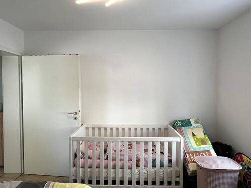 Arbeits- oder Kinderzimmer - 