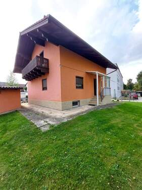 Ost-Ansicht mit Balkon - 4 Zimmer Einfamilienhaus zum Kaufen in Rosenheim