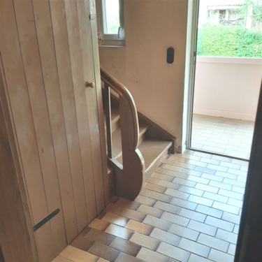 Eingang mit Treppenaufgang - 