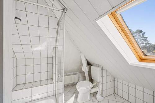 Badezimmer im Dachgeschoss - 