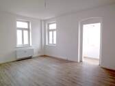 Wohnzimmer mit Loggia - 3 Zimmer Etagenwohnung zur Miete in Bautzen