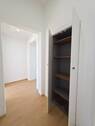 Zahlreiche Einbauschränke in der Wohnung.jpg - 