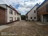 Innenhof - 2 Häuser - 3 Seitenhof mit großem Grundstück & Garagen & Pool